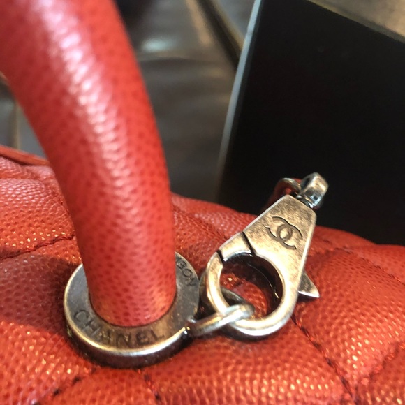 CHANEL Caviar Medium Coco Handle Flap in Red. - Picture 8 of 14